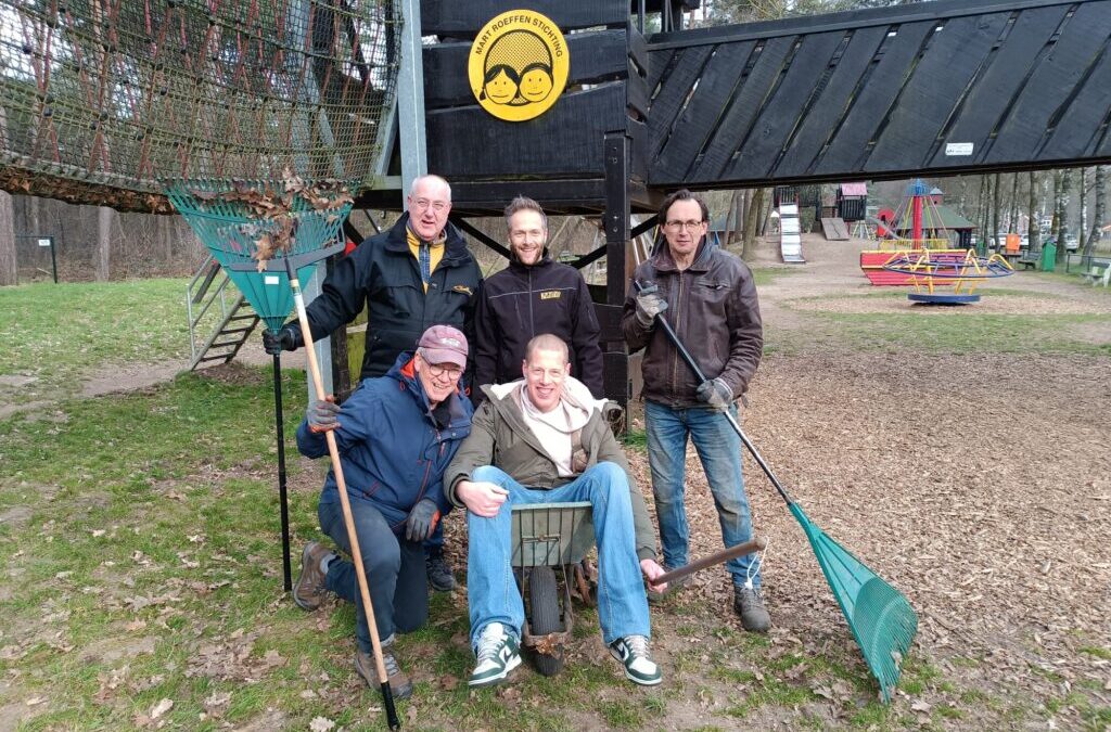 De handen uit de mouwen